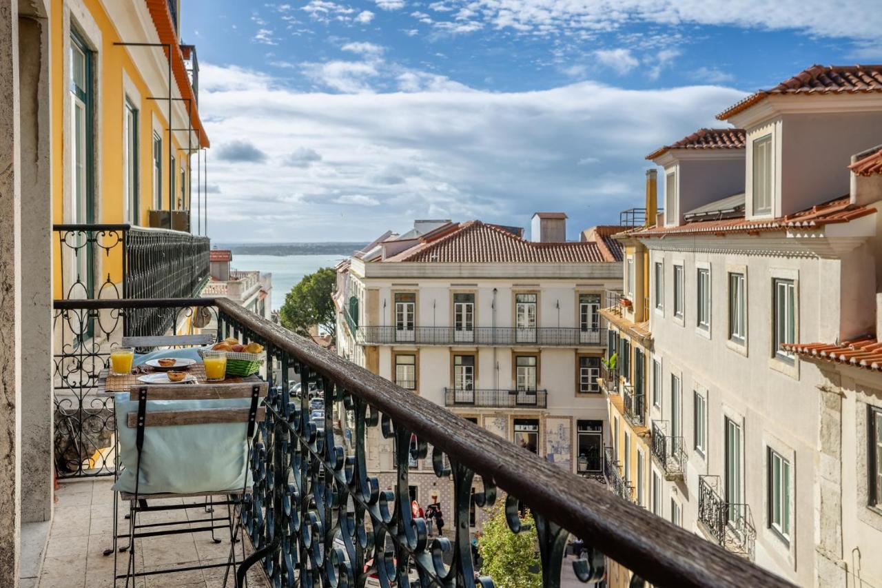 Castelo Apartment - Beautiful Balcony View Lissabon Buitenkant foto